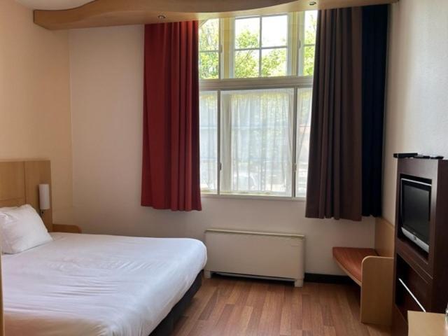 Onderwijshotel De Rooi Pannen Tilburg Buitenkant foto